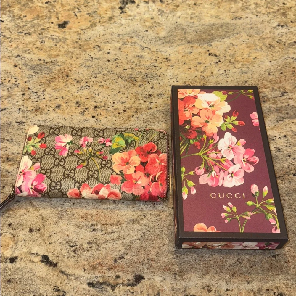GUCCI SUPREME BLOOMS WALLET Full Inclusion - Picture 6 of 13